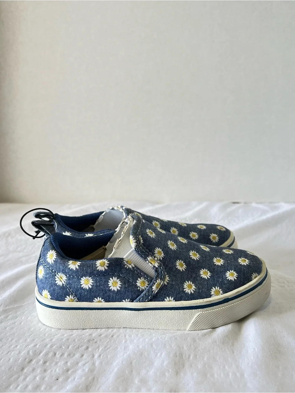 Wonder Nation Blue Daisy Slip-On Memory Foam Shoes
